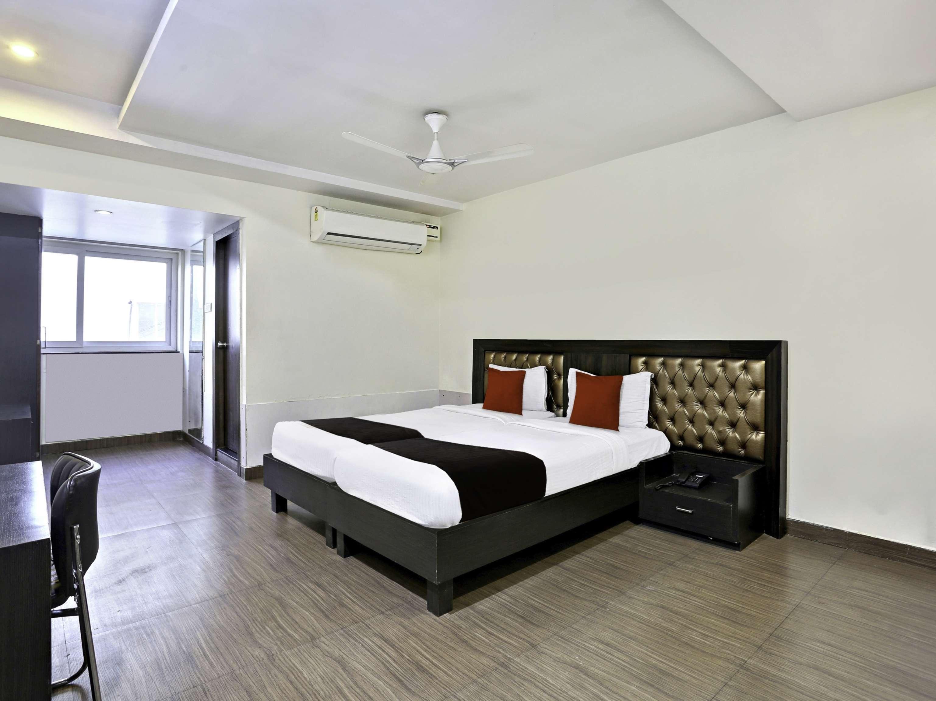 Townhouse Halcyon Deccan Inn Near Shilparamam Kondapur  Esterno foto