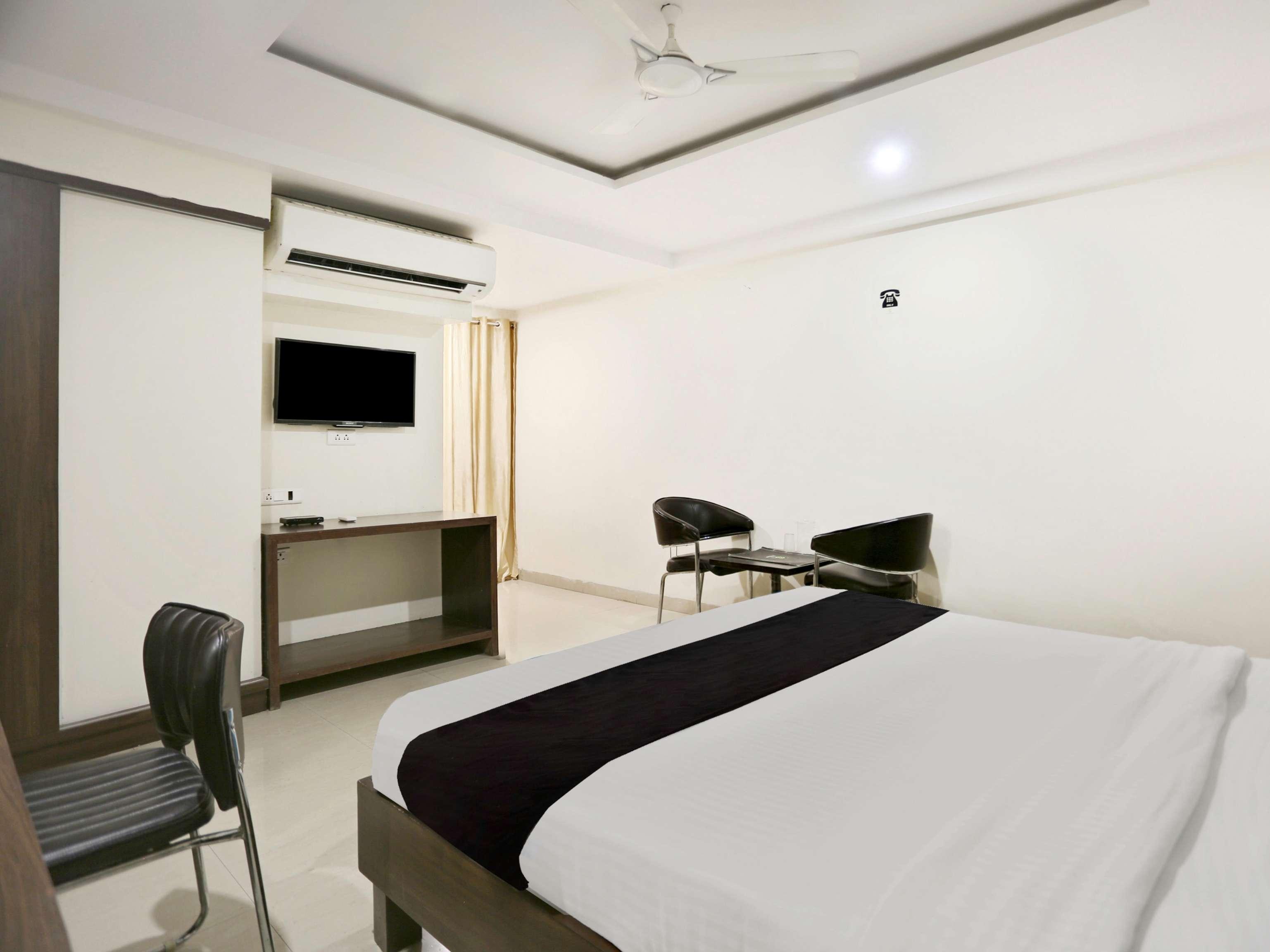 Townhouse Halcyon Deccan Inn Near Shilparamam Kondapur  Esterno foto