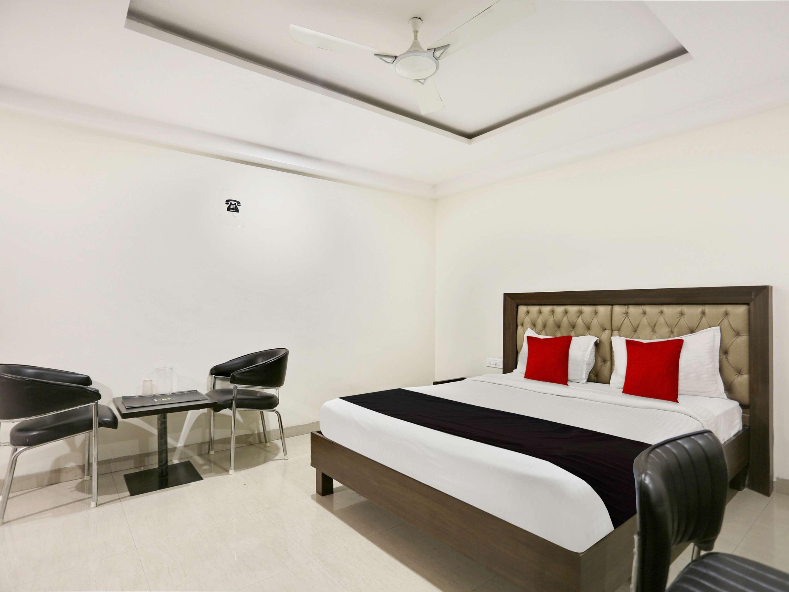 Townhouse Halcyon Deccan Inn Near Shilparamam Kondapur  Esterno foto