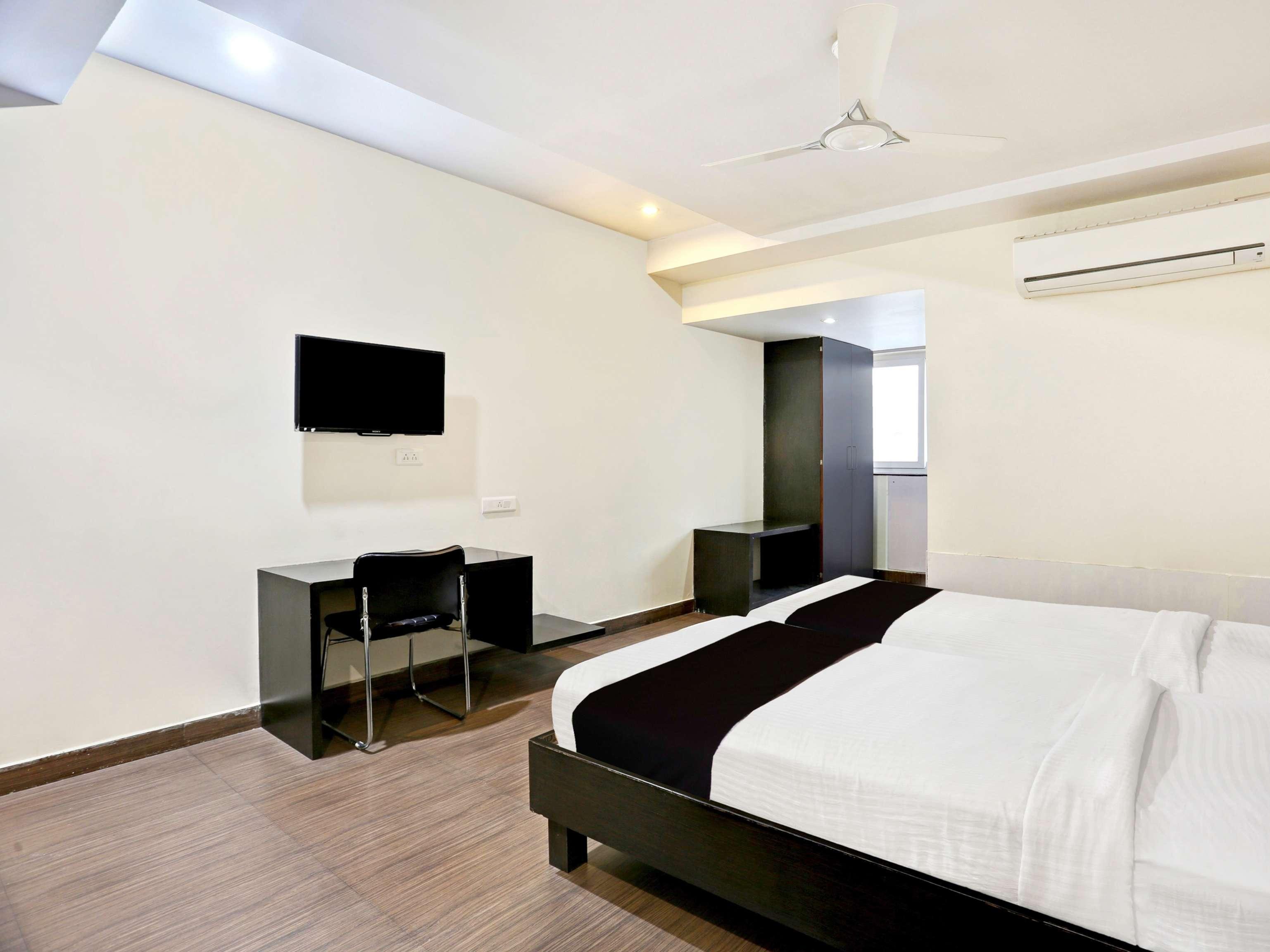 Townhouse Halcyon Deccan Inn Near Shilparamam Kondapur  Esterno foto