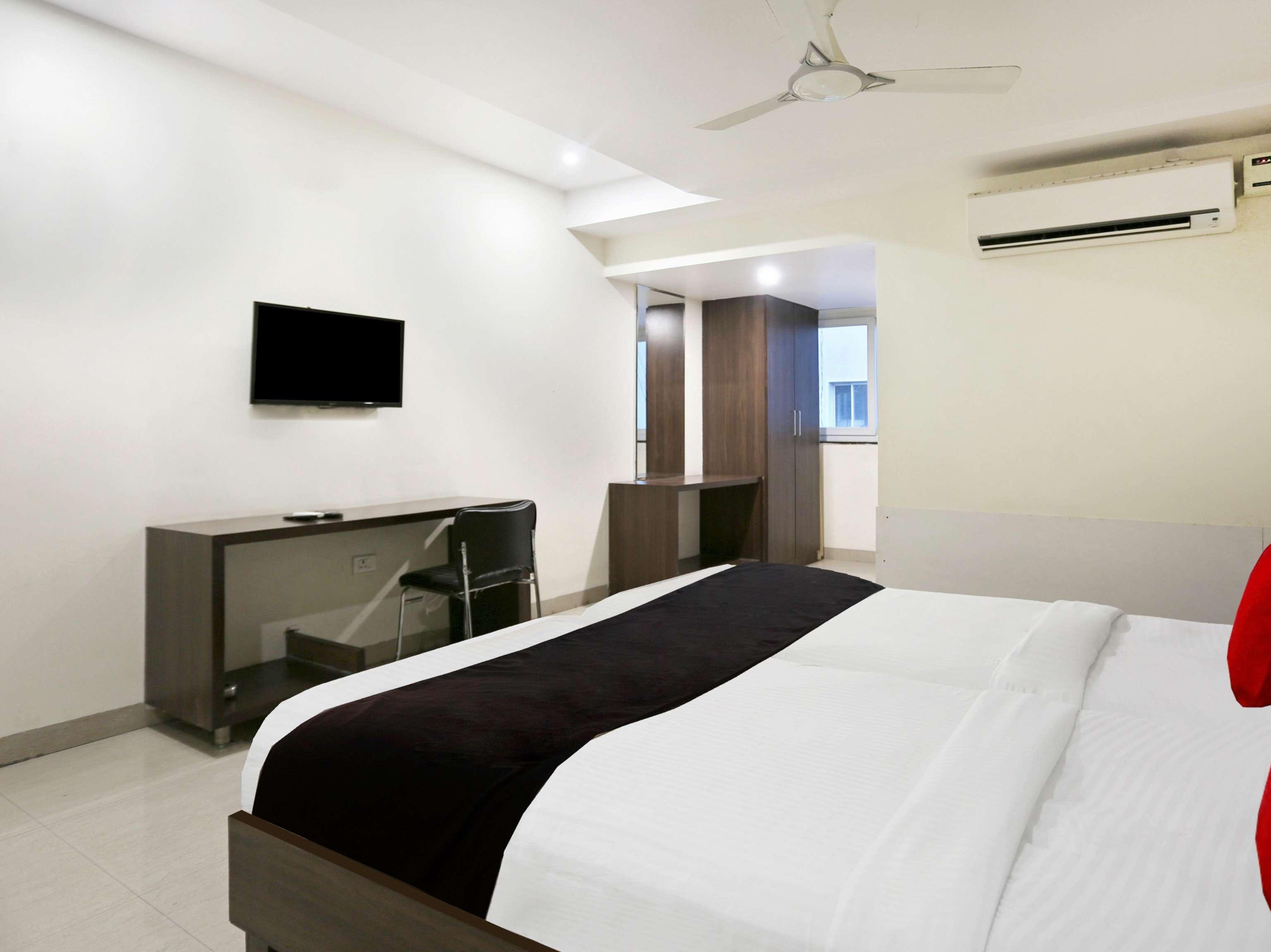Townhouse Halcyon Deccan Inn Near Shilparamam Kondapur  Esterno foto