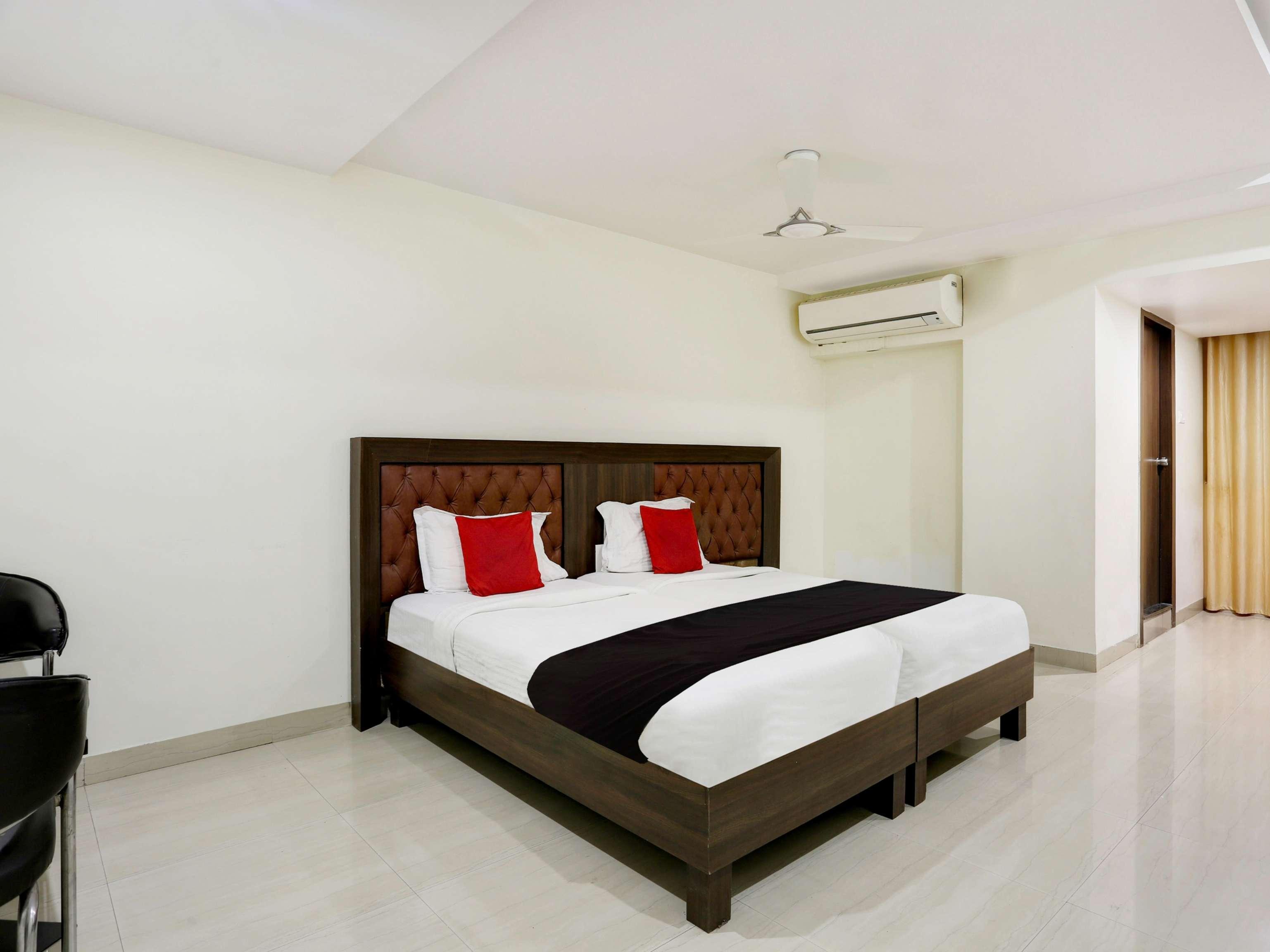 Townhouse Halcyon Deccan Inn Near Shilparamam Kondapur  Esterno foto