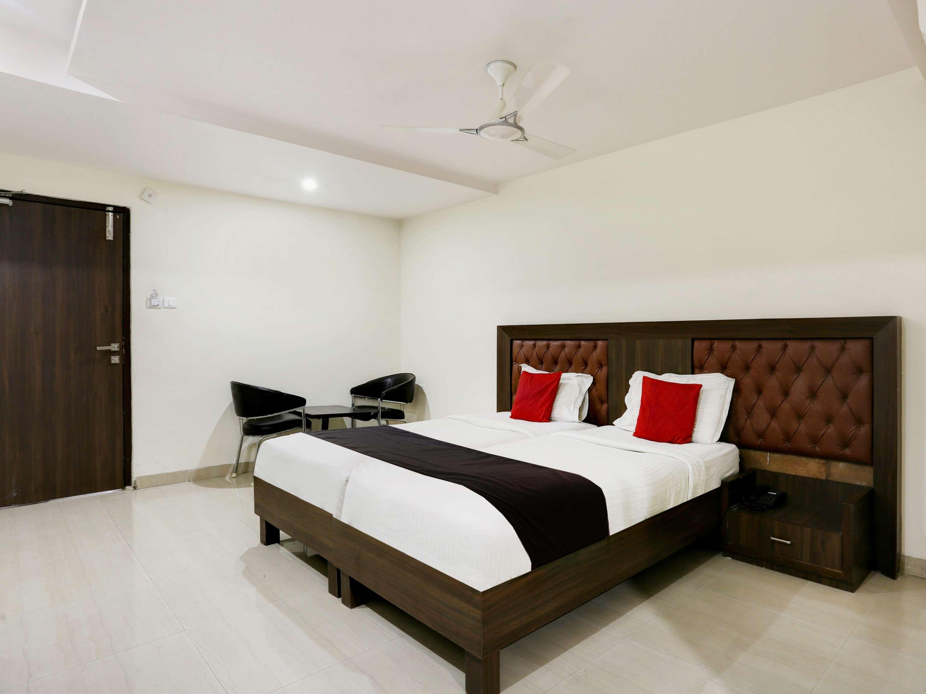Townhouse Halcyon Deccan Inn Near Shilparamam Kondapur  Esterno foto