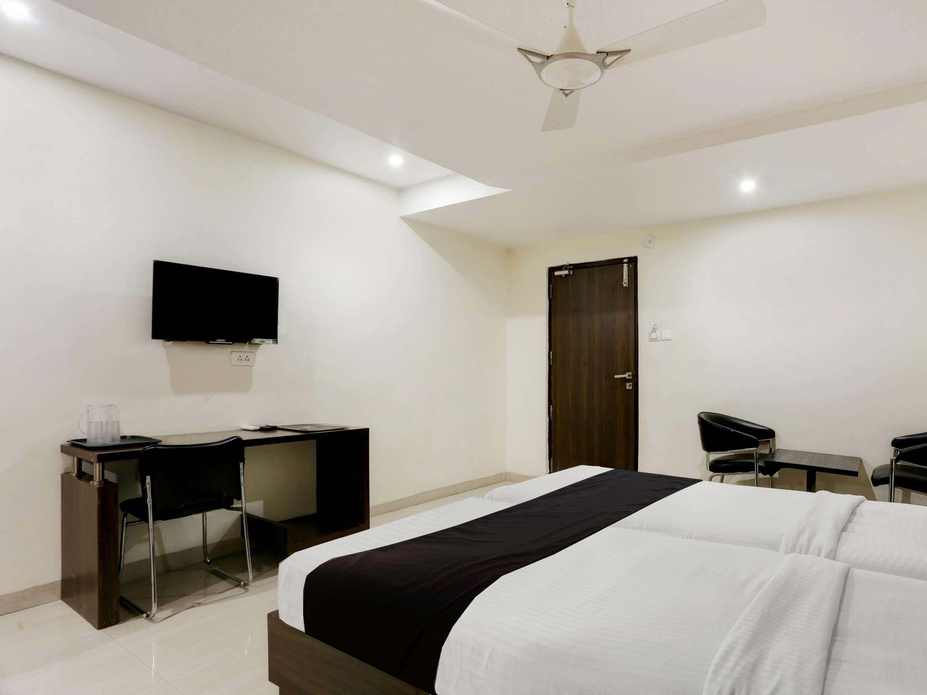 Townhouse Halcyon Deccan Inn Near Shilparamam Kondapur  Esterno foto