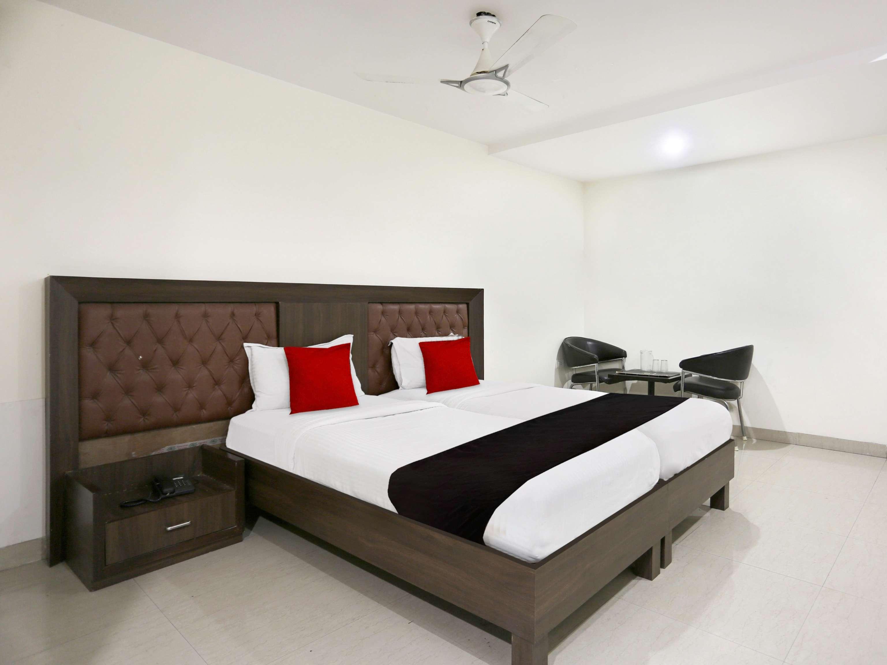 Townhouse Halcyon Deccan Inn Near Shilparamam Kondapur  Esterno foto