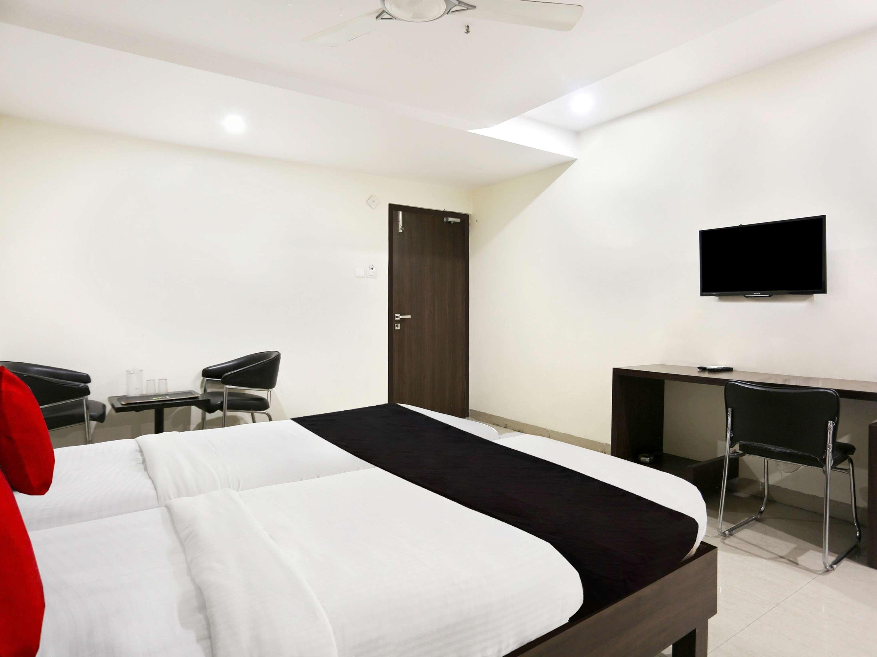 Townhouse Halcyon Deccan Inn Near Shilparamam Kondapur  Esterno foto