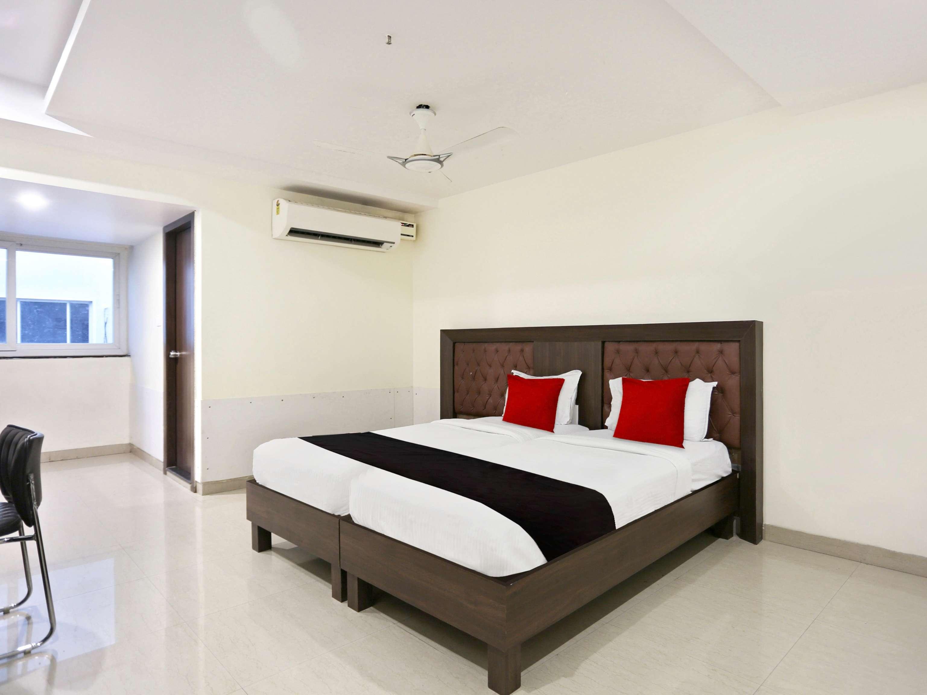 Townhouse Halcyon Deccan Inn Near Shilparamam Kondapur  Esterno foto