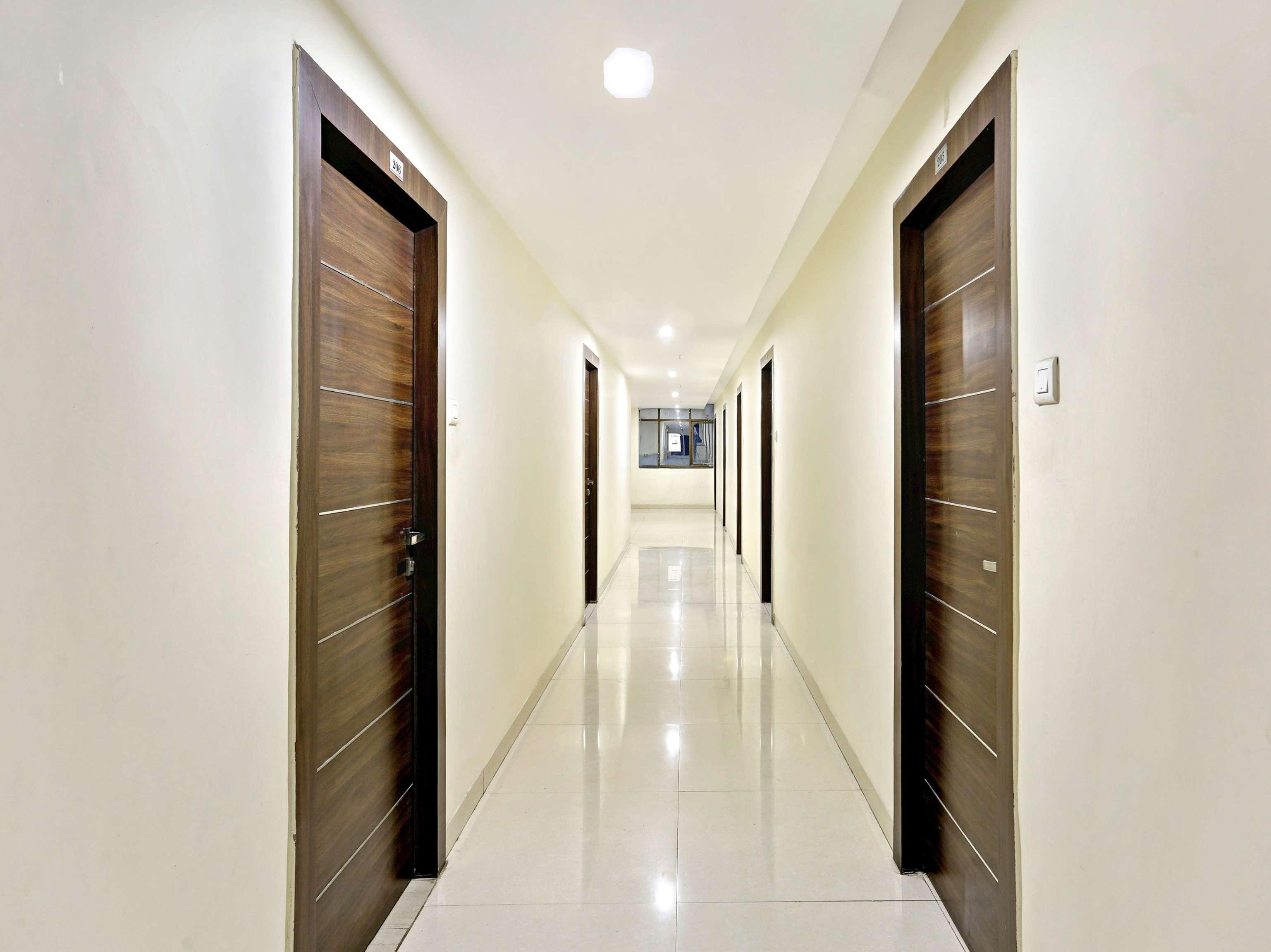 Townhouse Halcyon Deccan Inn Near Shilparamam Kondapur  Esterno foto