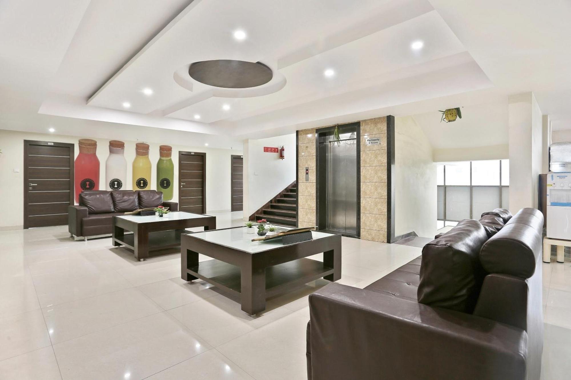 Townhouse Halcyon Deccan Inn Near Shilparamam Kondapur  Esterno foto