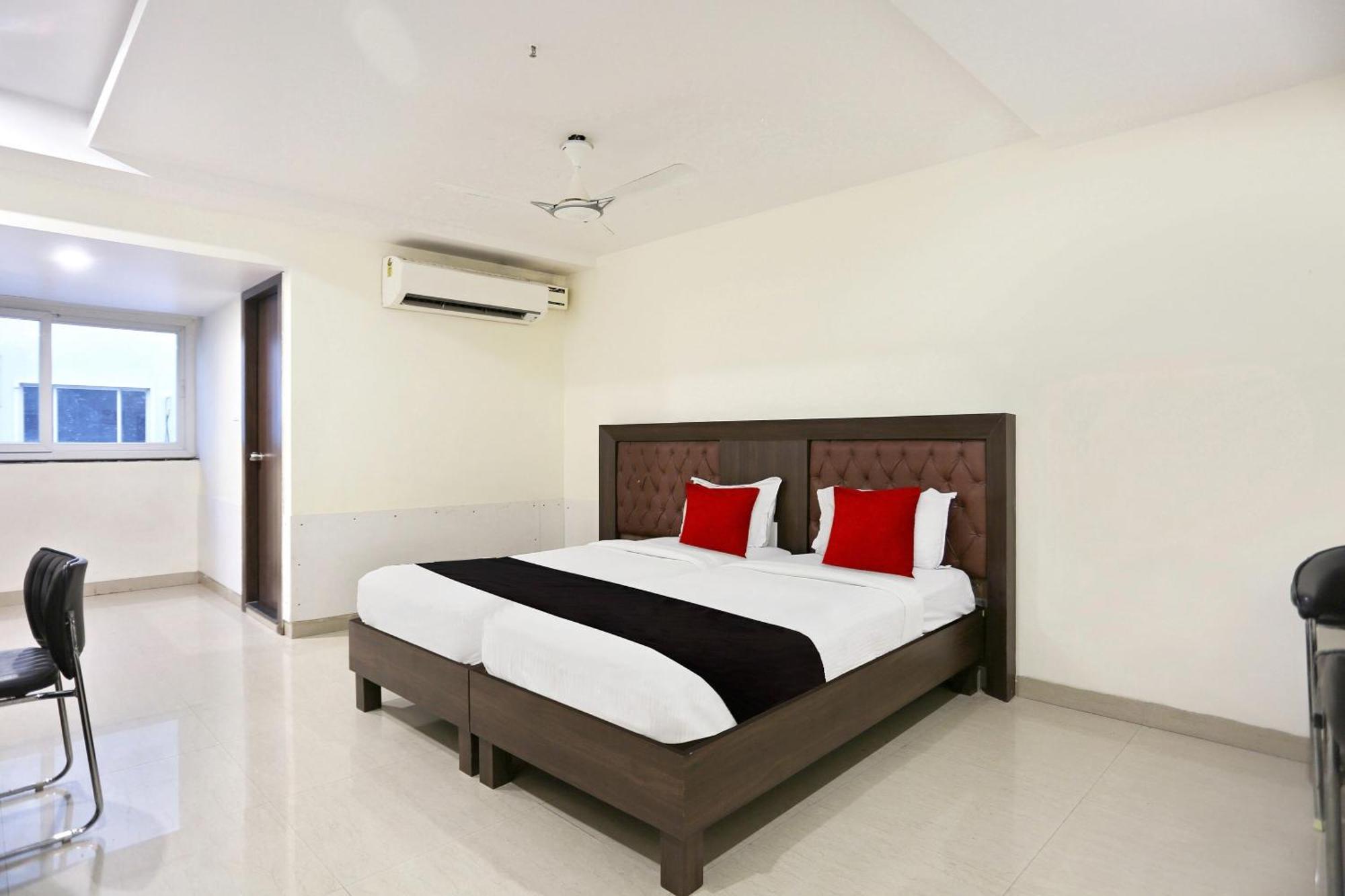 Townhouse Halcyon Deccan Inn Near Shilparamam Kondapur  Esterno foto