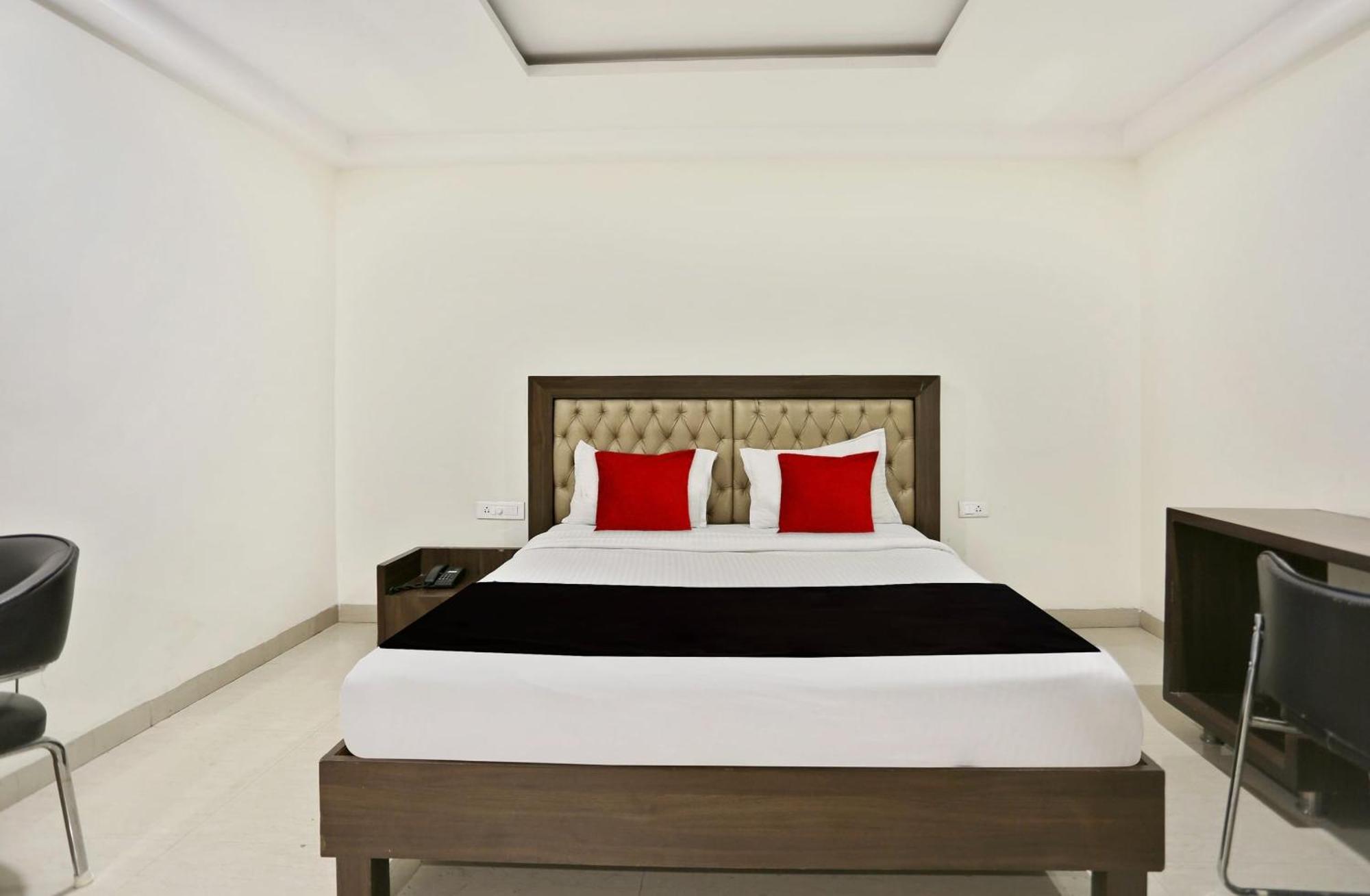 Townhouse Halcyon Deccan Inn Near Shilparamam Kondapur  Esterno foto