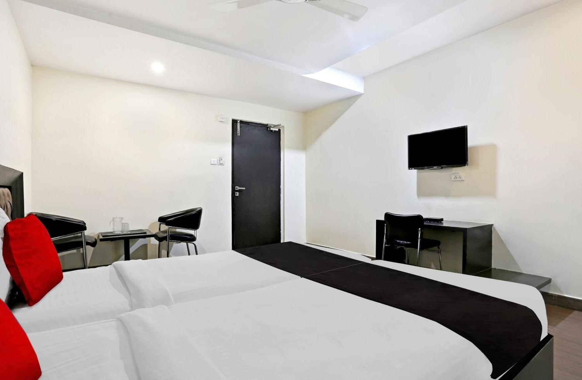 Townhouse Halcyon Deccan Inn Near Shilparamam Kondapur  Esterno foto