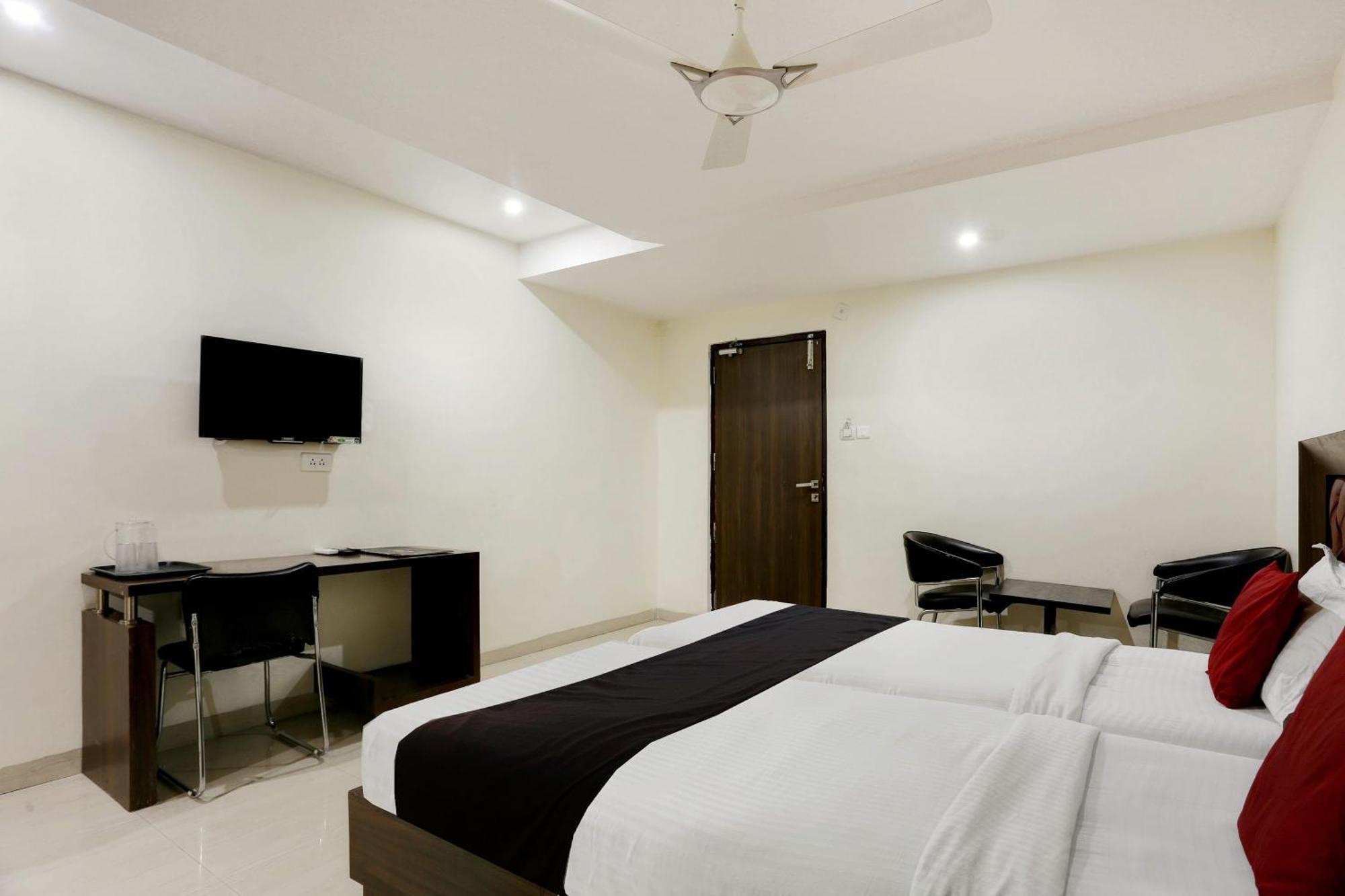 Townhouse Halcyon Deccan Inn Near Shilparamam Kondapur  Esterno foto