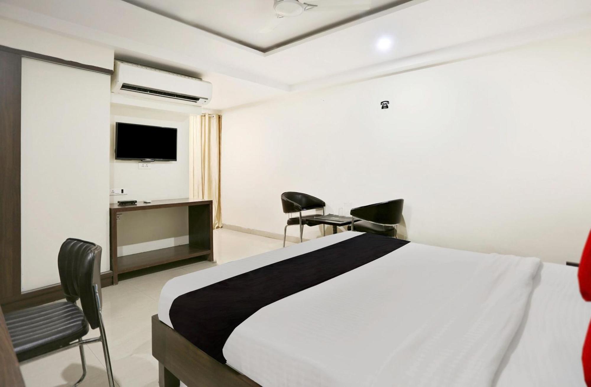 Townhouse Halcyon Deccan Inn Near Shilparamam Kondapur  Esterno foto