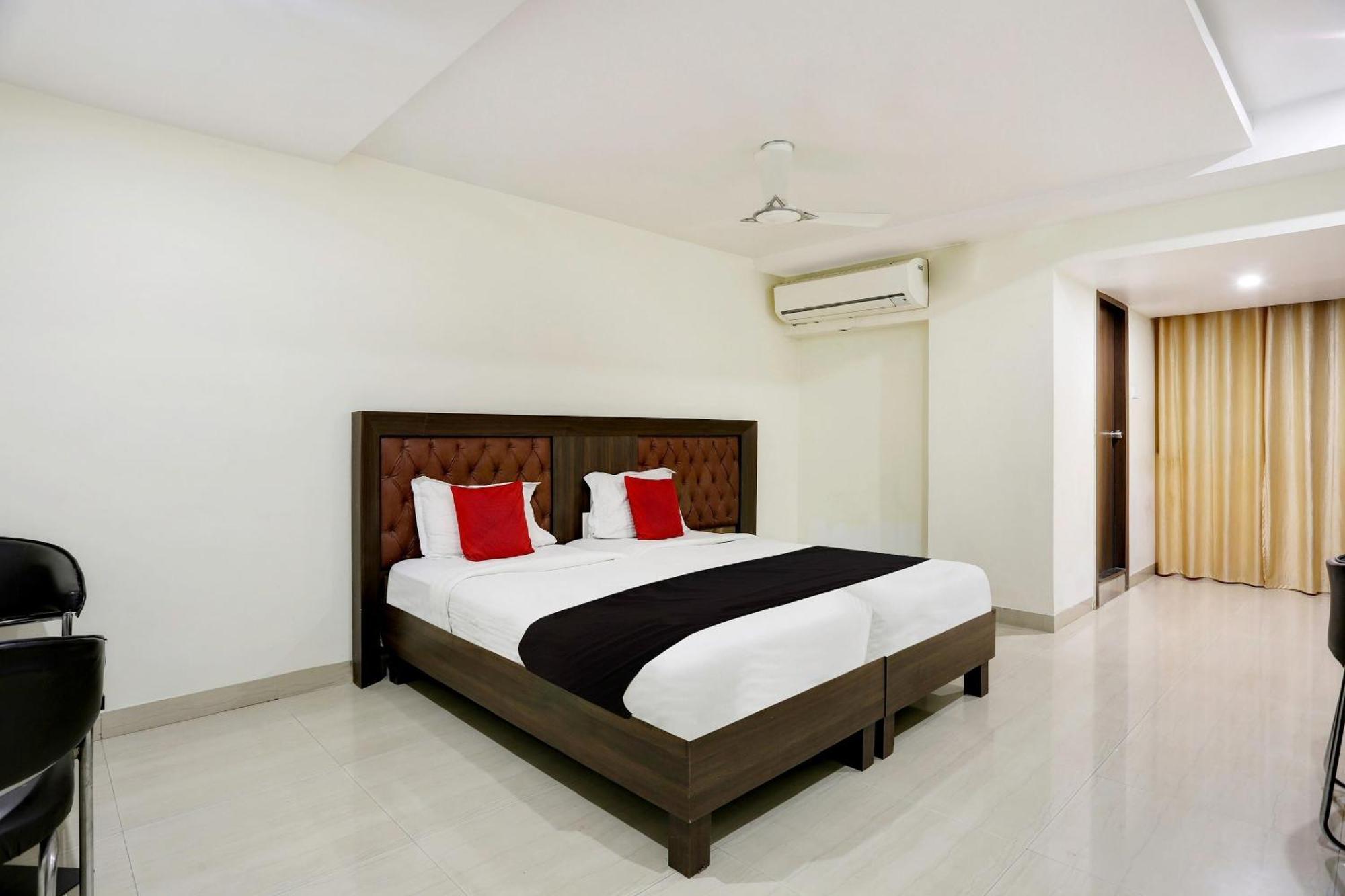 Townhouse Halcyon Deccan Inn Near Shilparamam Kondapur  Esterno foto