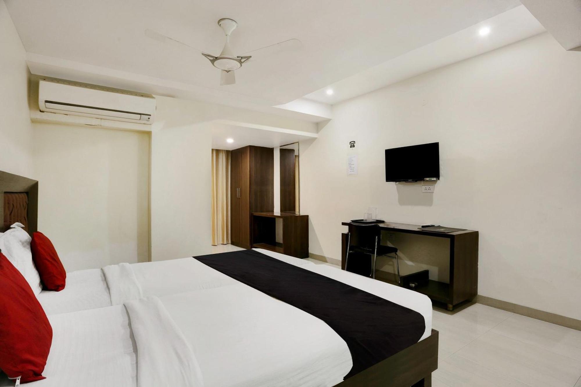 Townhouse Halcyon Deccan Inn Near Shilparamam Kondapur  Esterno foto
