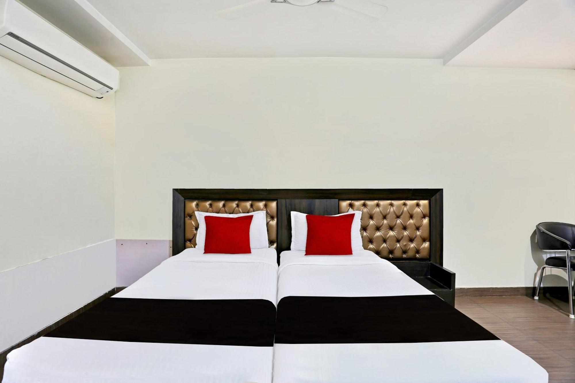 Townhouse Halcyon Deccan Inn Near Shilparamam Kondapur  Esterno foto