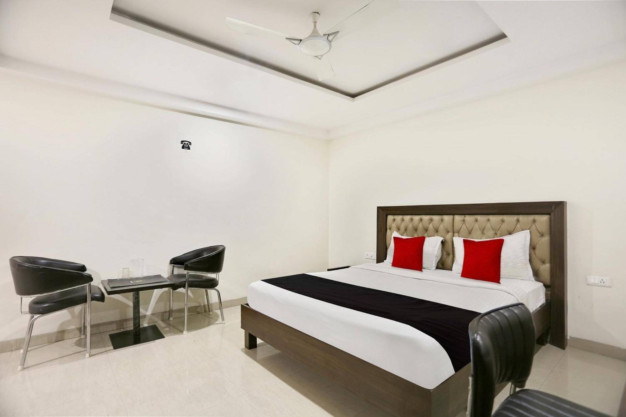 Townhouse Halcyon Deccan Inn Near Shilparamam Kondapur  Esterno foto